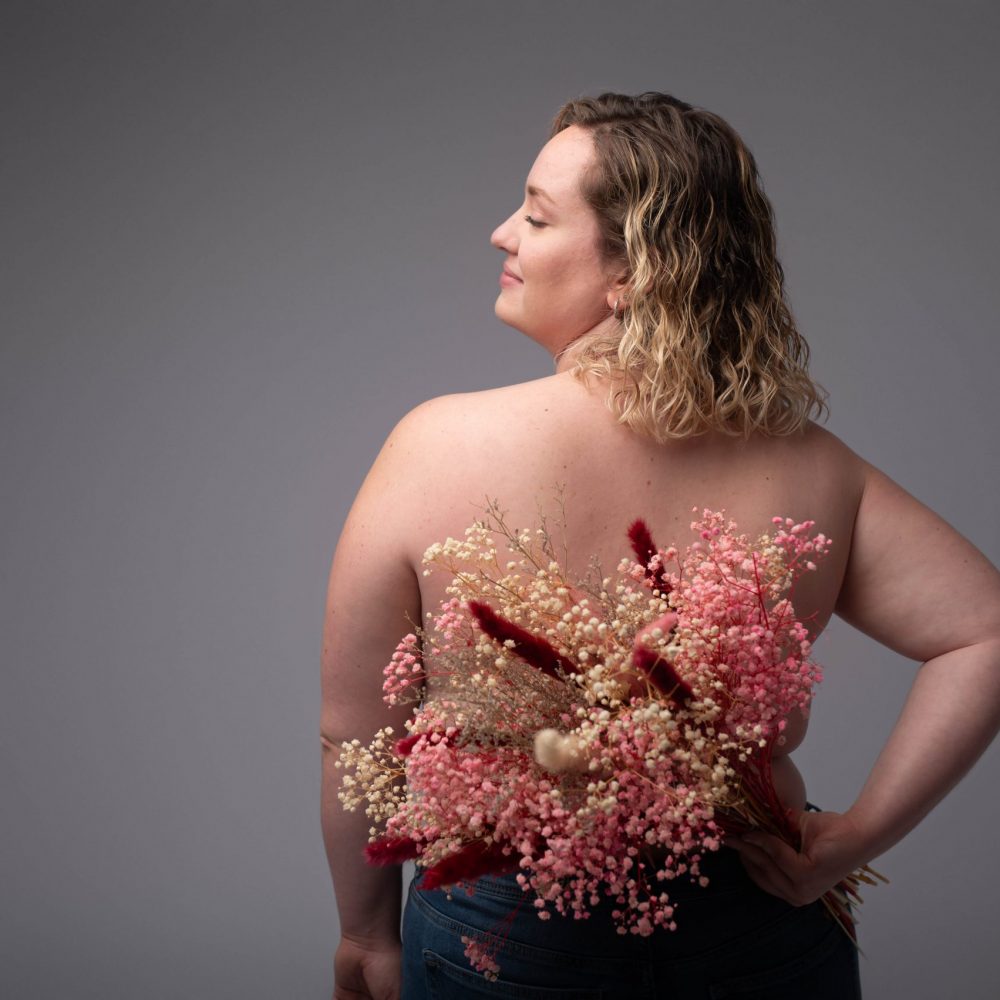 fleurs dans le dos